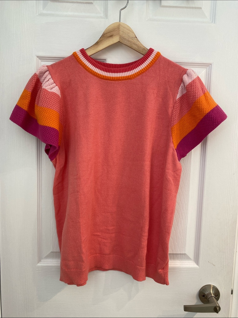 Shewin Coral Knit Short-Sleeve Sweater with Colorblock Sleeves Size Large